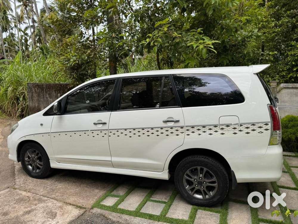 Toyota Innova 2011 Diesel 200000 Km Driven ,insurance Till December
