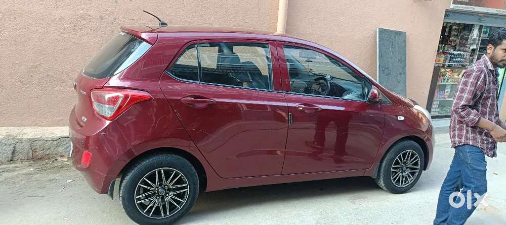 Hyundai I10 2015 It's In V Good Condition Company Maintenance
