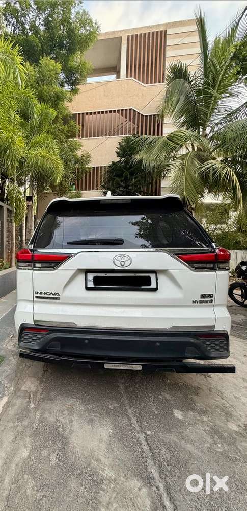Toyota Innova Hycross 2023