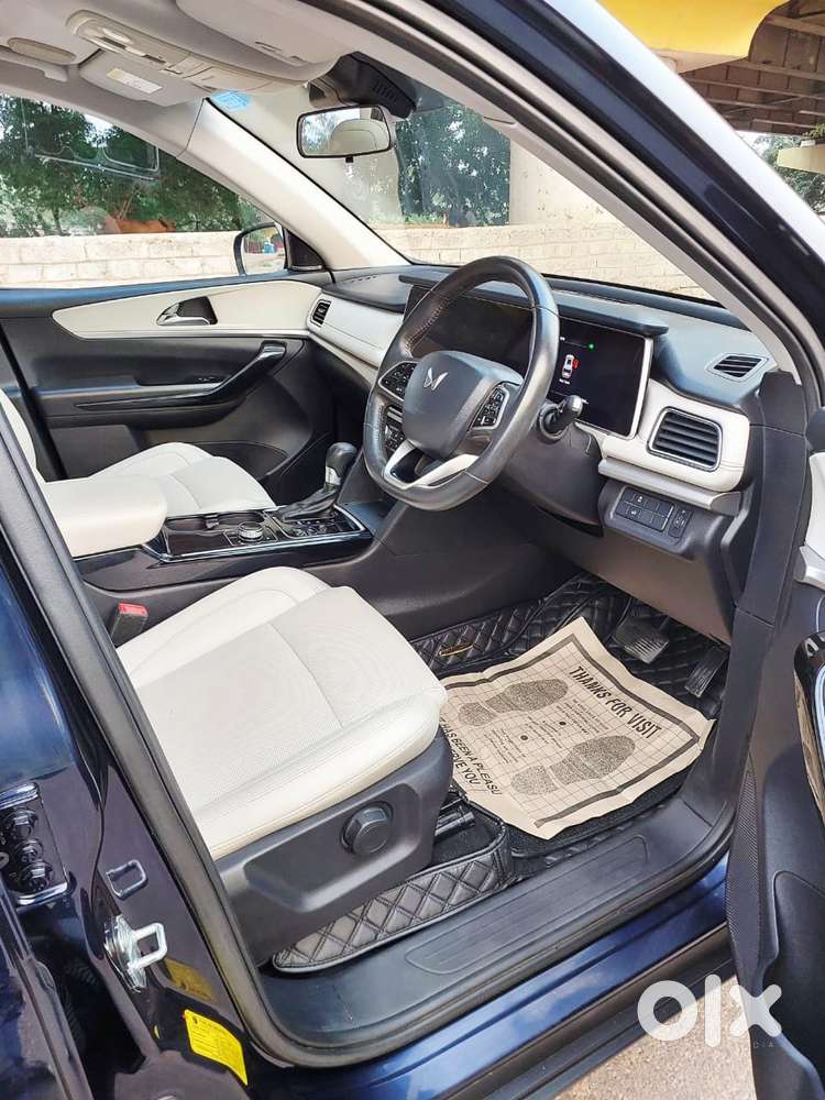 Mahindra Xuv700 2.0 Ax 7 Petrol At Luxury Pack Str, 2021, Petrol