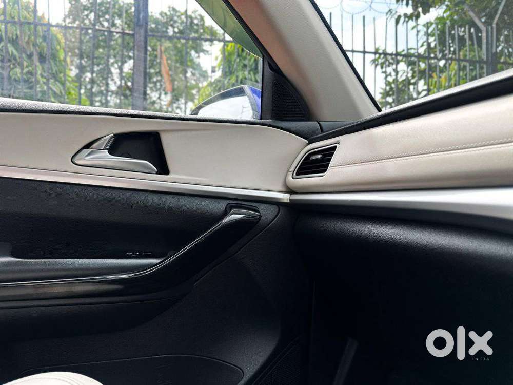 Mahindra Xuv700 2.2 Ax 7 Diesel At Str Awd, 2022, Diesel