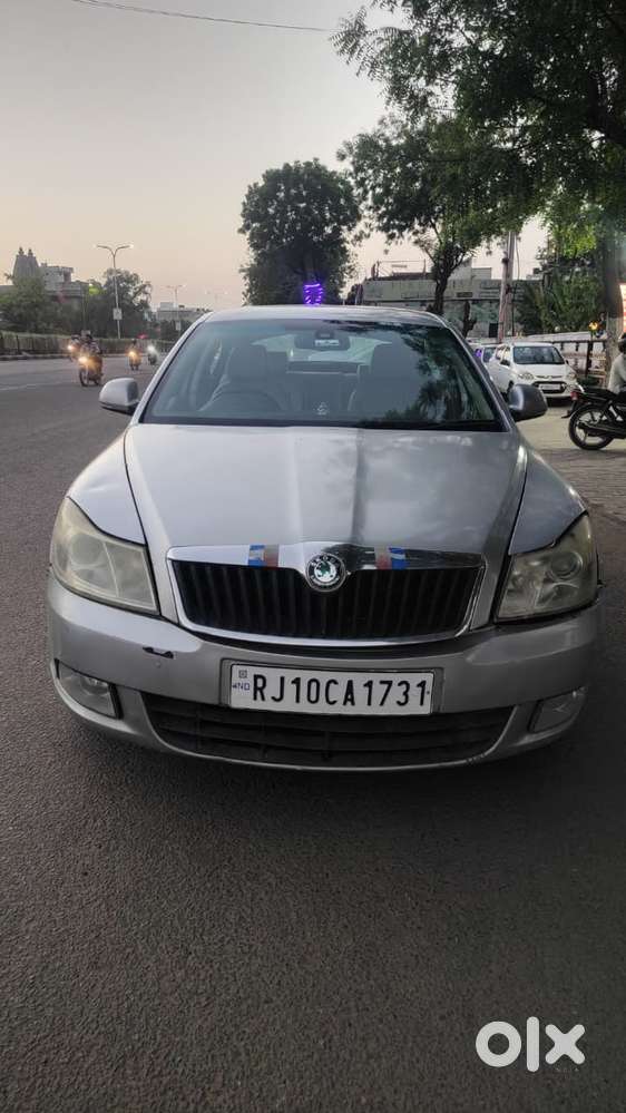 Skoda Laura Ambiente 2.0 Tdi Cr Manual, 2010, Diesel