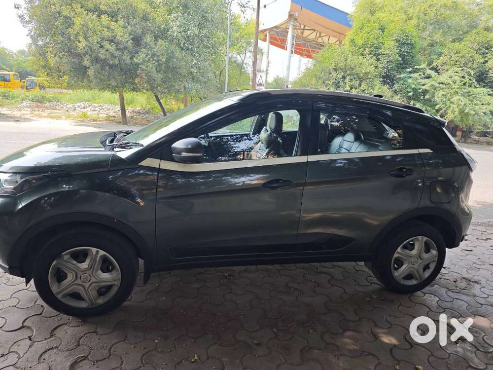 Tata Nexon Xm(s) Petrol Manual (2020 Nov) Sunroof | Delhi Registered