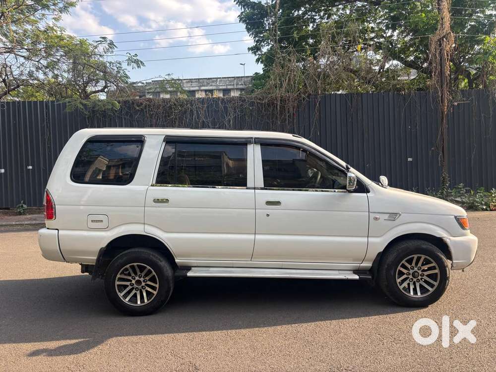 Chevrolet Tavera Lt 10 Seater Bsiii, 2013, Diesel