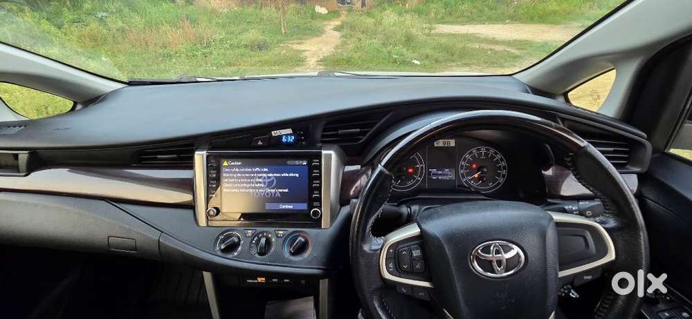 Toyota Innova Crysta [2020-ongoing] 2.4 Gx 8 Str, 2025, Diesel