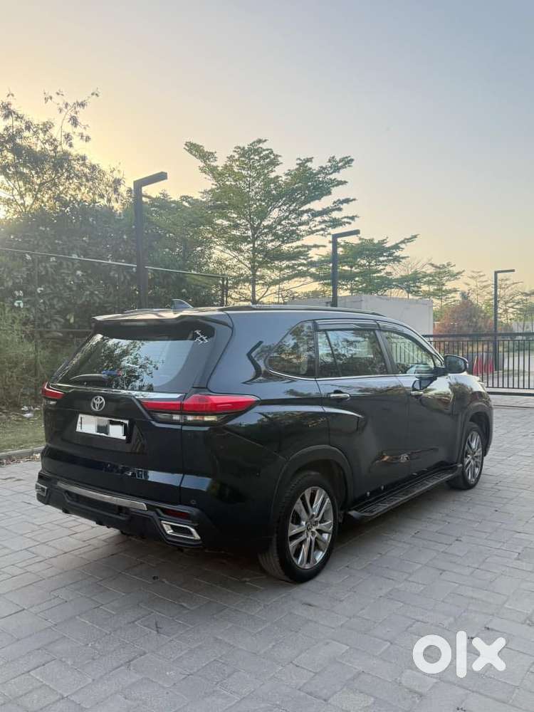 Toyota Innova Hycross 2.0 Zx Hybrid 7 Str, 2023, Petrol