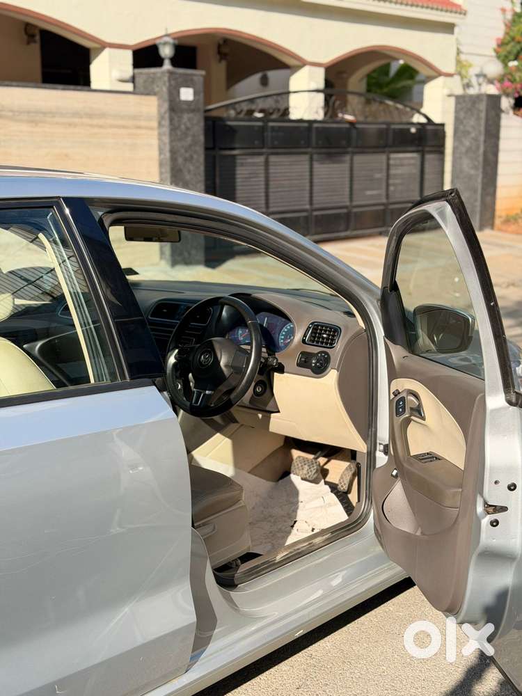 Volkswagen Vento 1.5 Highline Plus At 16 Alloy, 2014, Petrol