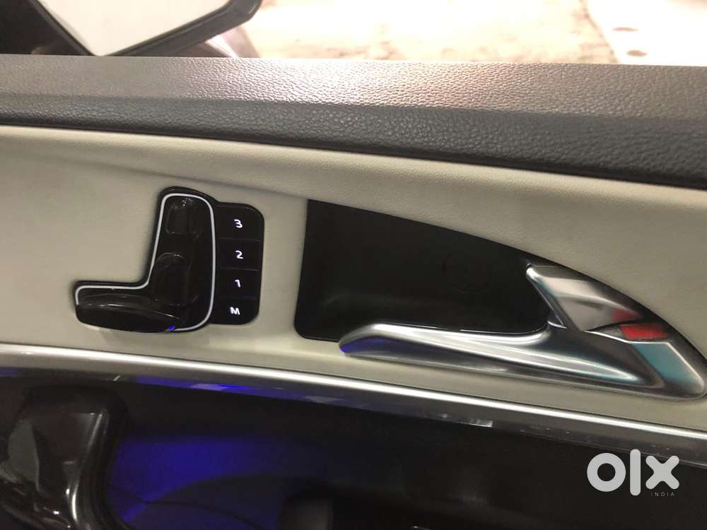 Mahindra Xuv700 2.2 Ax 7 Diesel At Luxury Pack Str, 2022, Diesel