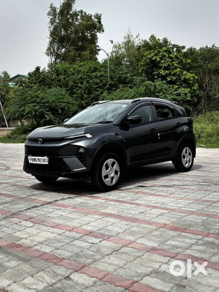 Tata Nexon Smart Plus1.2 Revotron Petrol 5 Mt, 2025, Cng & Hybrids