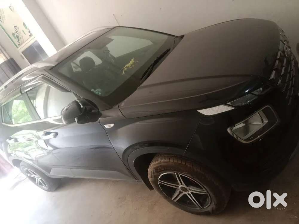 Hyundai Venue 2022 Petrol 9500 Km Driven