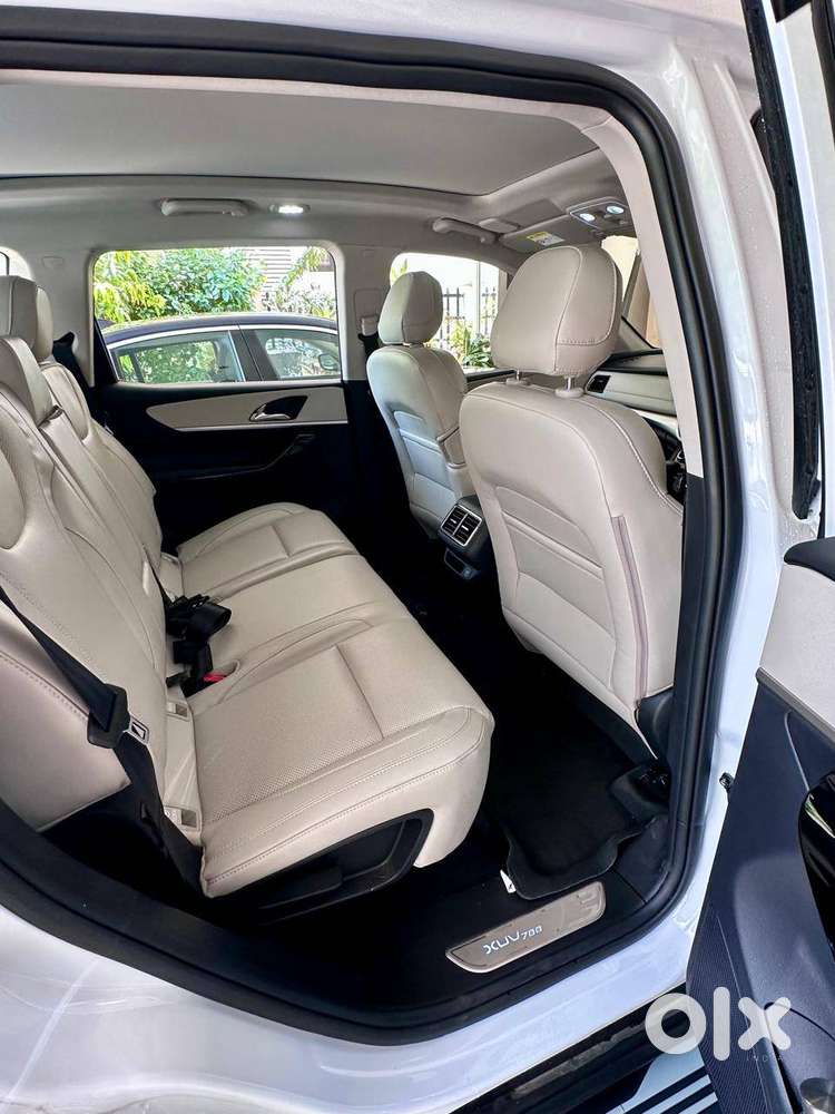 Mahindra Xuv7oo Ax7 Luxury Pack Awd Diesel At (everest White)