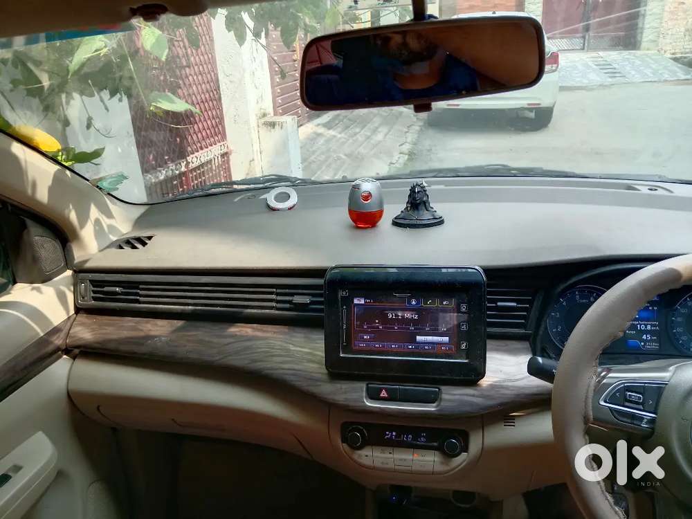 Maruti Suzuki Ertiga Top Model Zxi Smart Hybrid