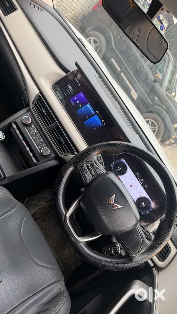 Mahindra Xuv700 2.0 Ax 3 Petrol Mt 5 Str, 2022, Petrol