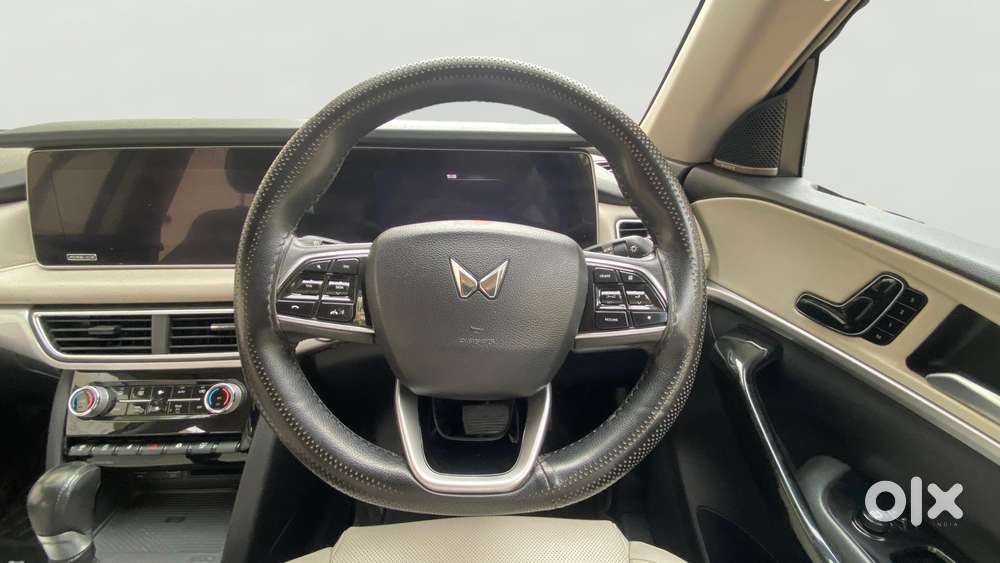 Mahindra Xuv700 2.0 Ax 7 Petrol Mt Str, 2021, Petrol