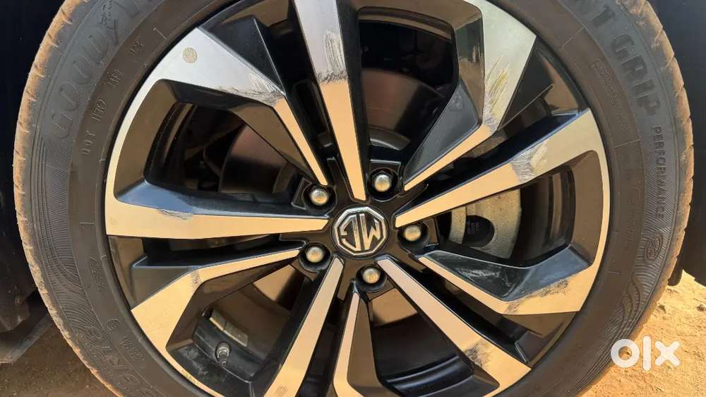 Mg Hector 2024 Petrol 14200 Km Driven