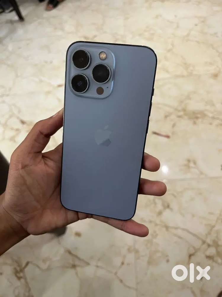Selling my 4 month old I phone 13  pro with bill and box available