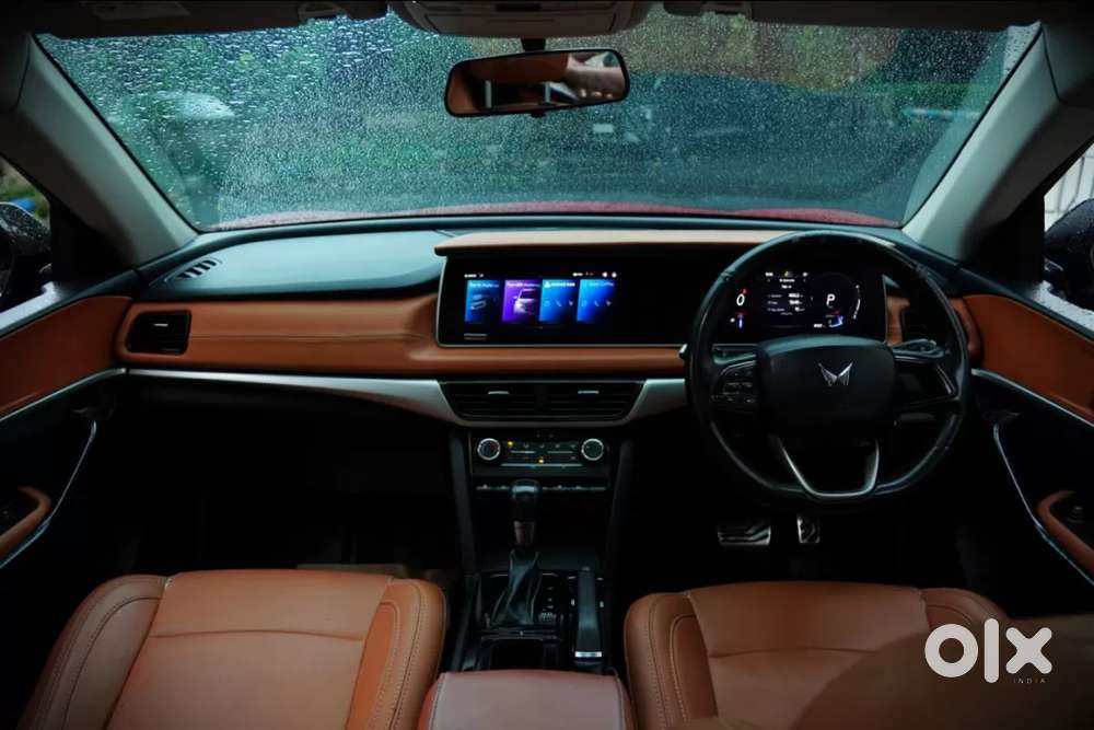 Mahindra Xuv700 2.0 Ax 5 Petrol At Str, 2022, Petrol