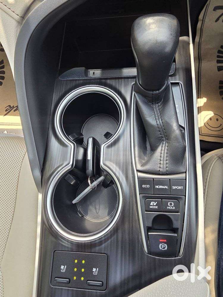 Toyota Camry Hybrid, 2024, Petrol