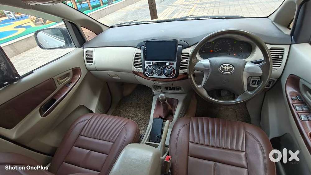 Toyota Innova 2.5 E Diesel Ms 8-seater, 2013, Diesel