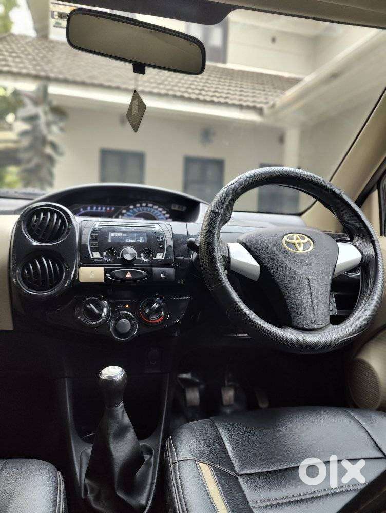 Toyota Etios Liva 1.2 V Dual Tone, 2019, Petrol