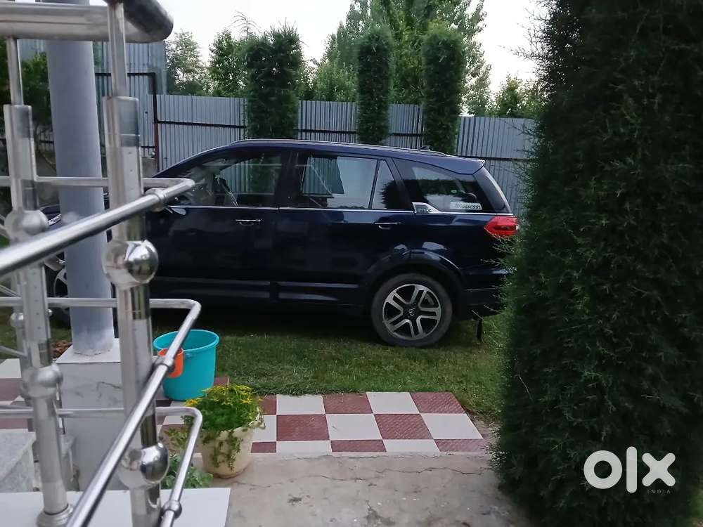 Luxury 7 Seater Suv, Featuristic,