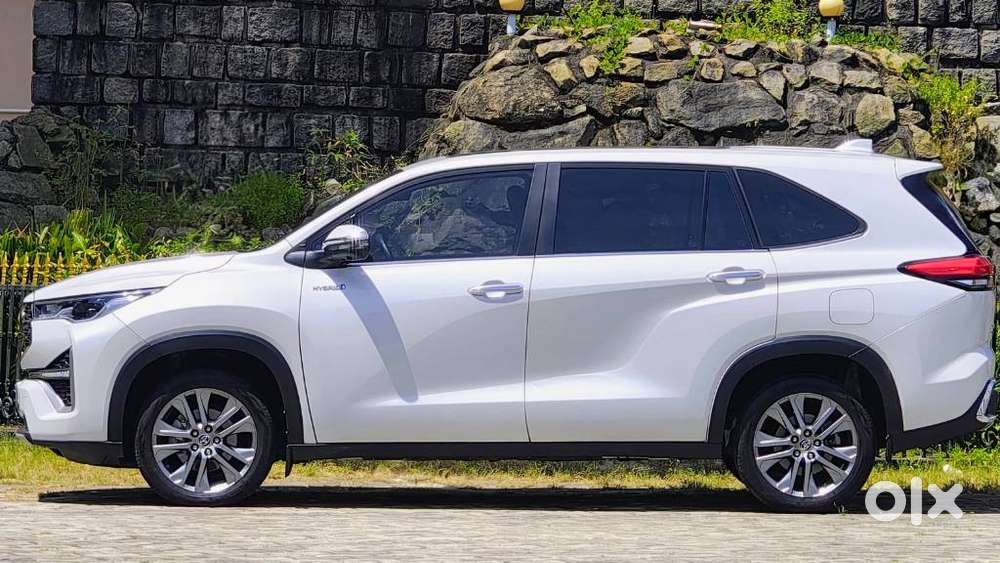 Toyota Innova Hycross 2.0 Zx (o) Hybrid 7 Str, 2024, Petrol