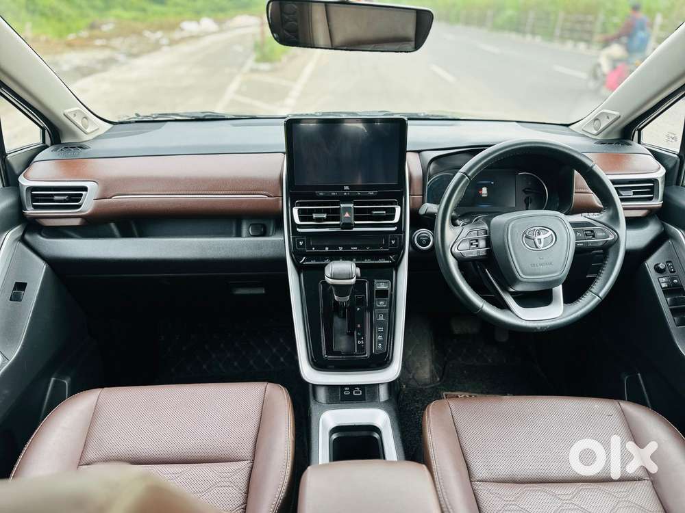 Toyota Innova Hycross, 2023, Petrol