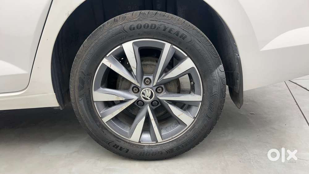 Skoda Slavia Style 1.0l Tsi Mt, 2022, Petrol