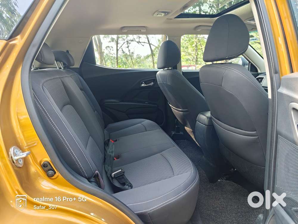 Mahindra Xuv300 W8, 2023, Petrol