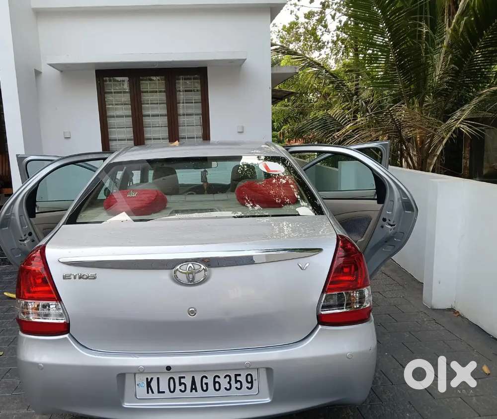 Toyota Etios 1.5 V 2013
