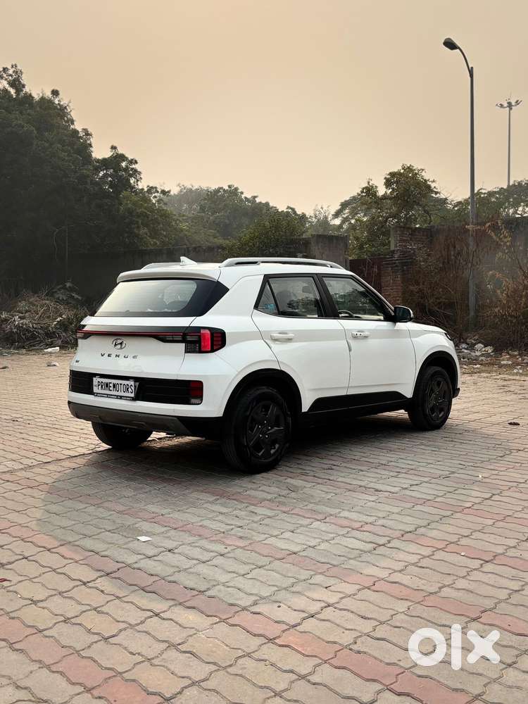 Hyundai Venue Sx Mt, 2023, Petrol