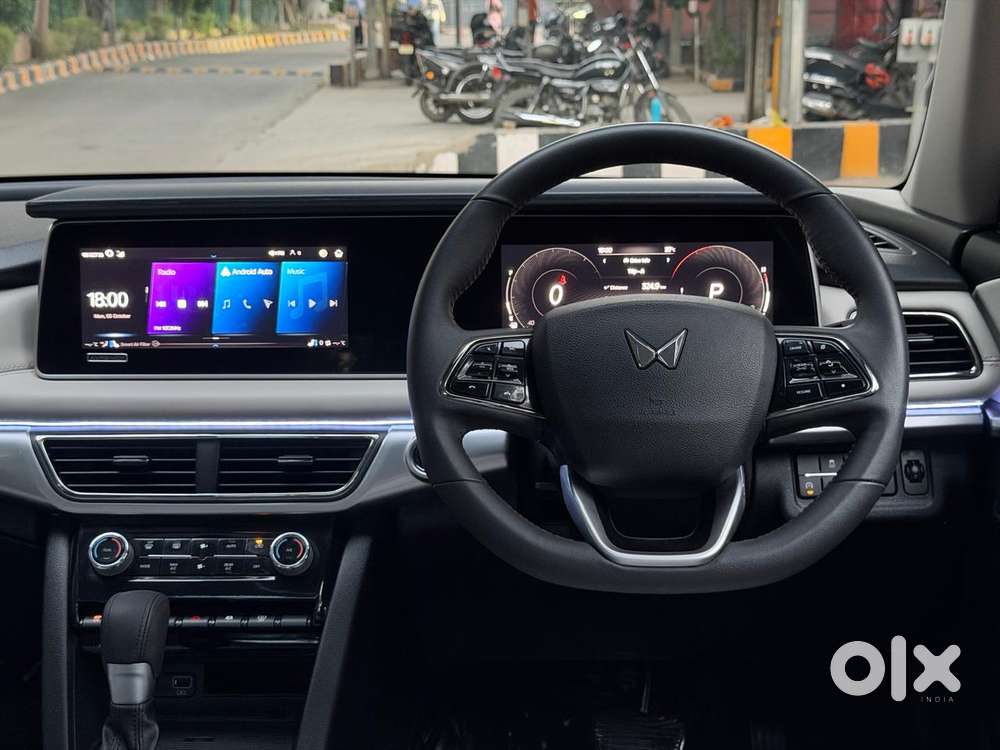 Mahindra Xuv700 Ax7 Luxury Pack Awd, 2025, Petrol