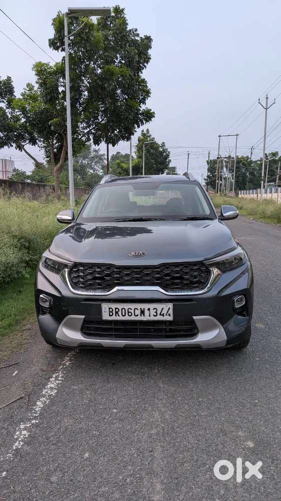 Kia Sonet
Model - 2020 December 
Fuel - Diesel
Sunroof Available