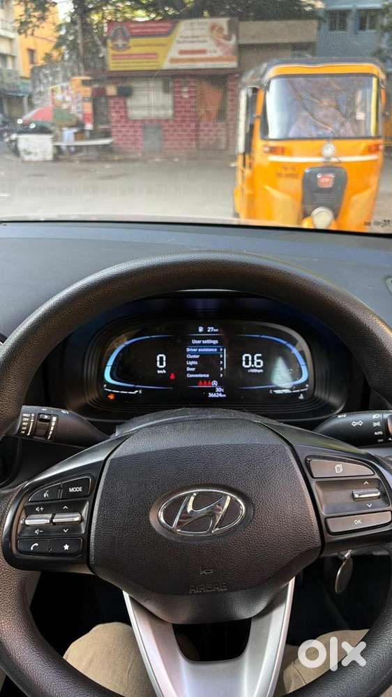 Hyundai Venue 2024 Petrol Well Maintained