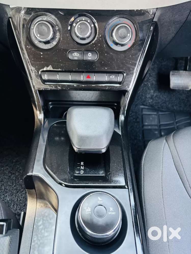 Tata Nexon, 2025, Petrol