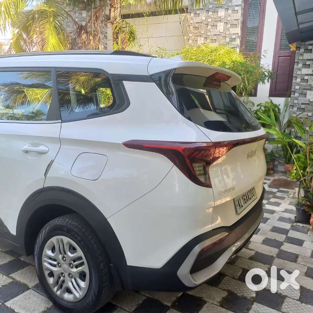 Kia Carens 2022 Petrol 15400 Km Driven Showroom Condition