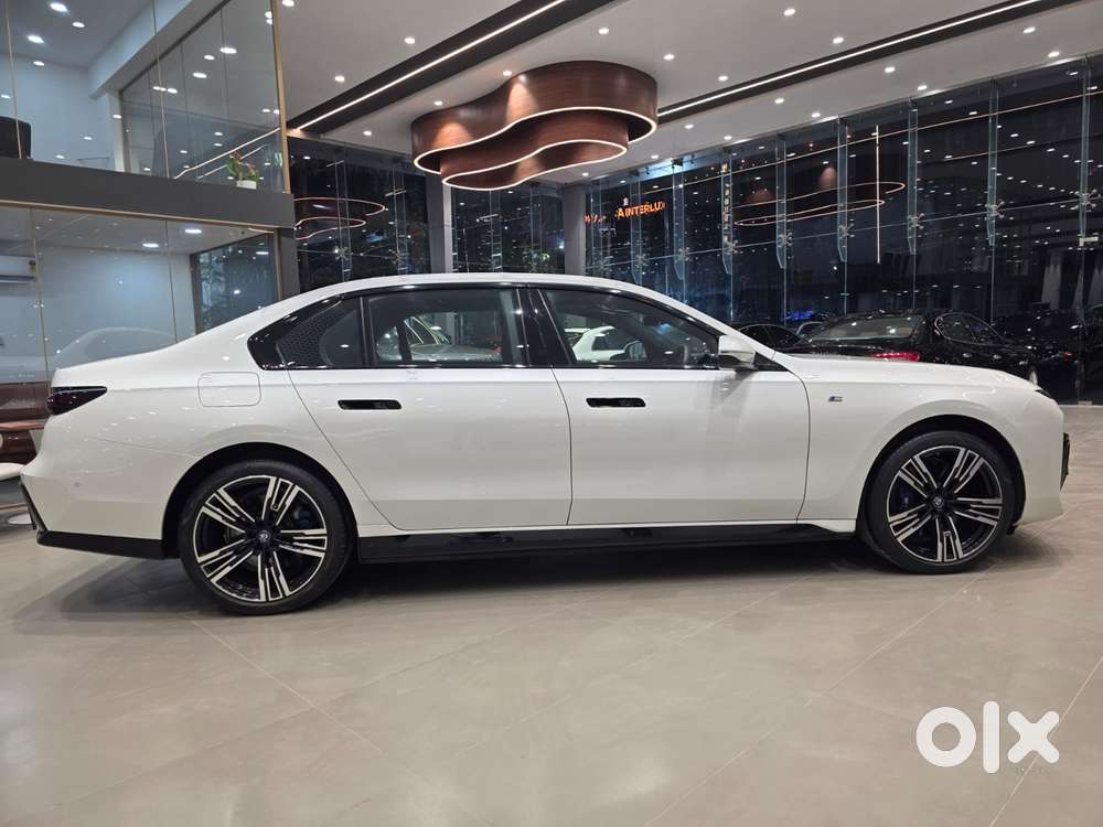 Bmw I7 Xdrive60, 2023, Electric