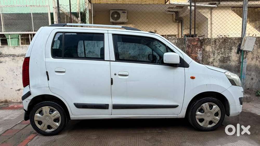 Wagon R  Vxi 2013model White Car