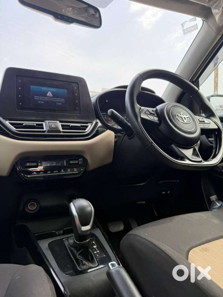 Toyota Glanza 1.2 V Amt, 2023, Petrol