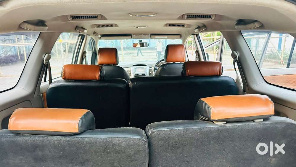 Toyota Innova 2004-2011 2.5 V Diesel 8-seater, 2012, Diesel