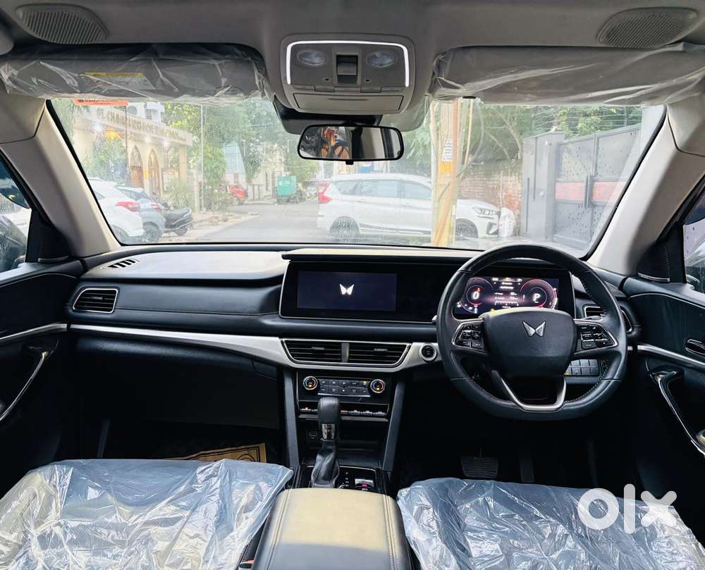 Mahindra Xuv700 2.2 Ax 7 Diesel At Luxury Pack Str, 2025, Diesel