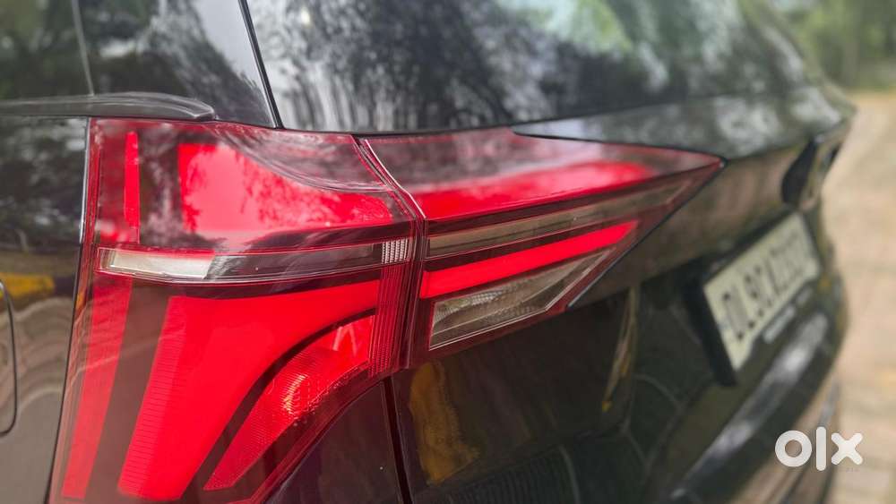 Mahindra Xuv700 2.0 Ax 3 Petrol Mt 5 Str, 2022, Petrol