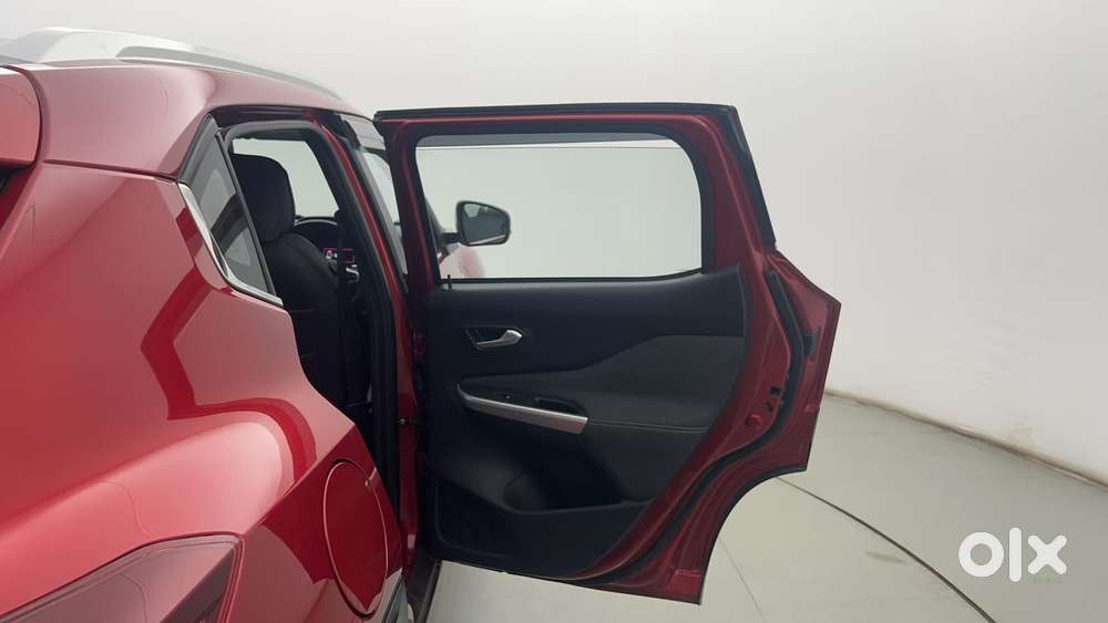 Nissan Magnite 1.0 Xv Premium, 2023, Petrol