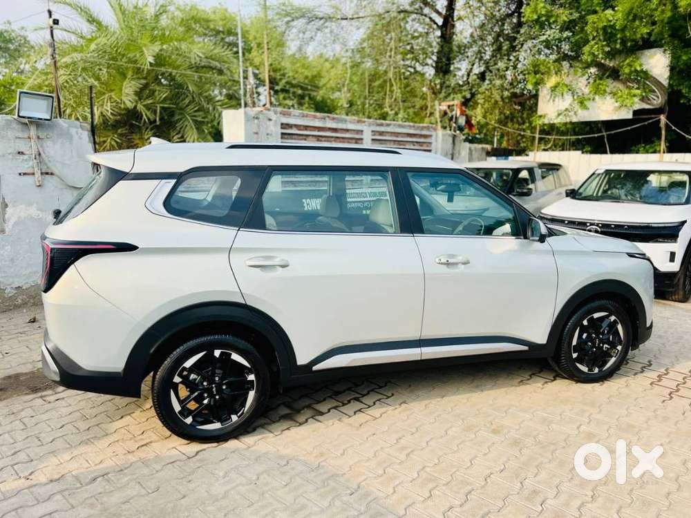 Kia Carens Clavis, 2025, Petrol