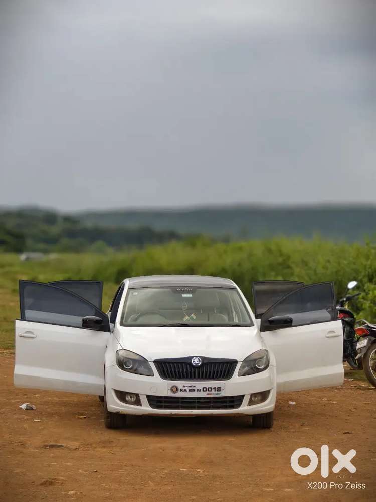 Skoda Rapid 2015 Diesel 127500 Km Driven Well Maintained