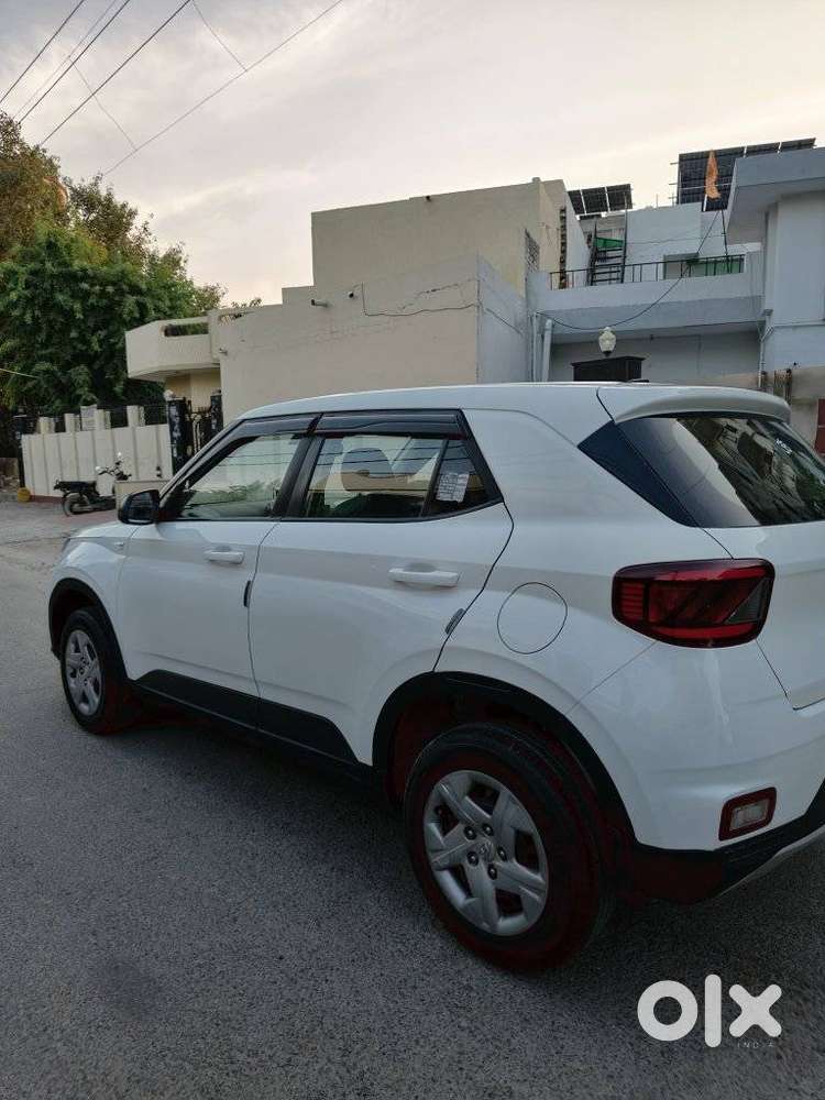 Hyundai Venue E, 2021, Petrol