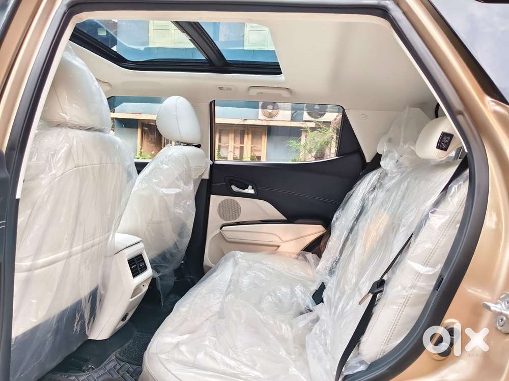 Mahindra Xuv 3xo Ax7l 1.2 Petrol At (pg), 2026, Petrol