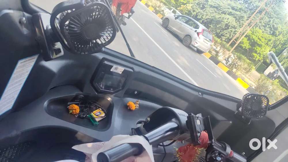 Three wheeler loder chalana h porter and delivery m  10 hrs ki duty h
