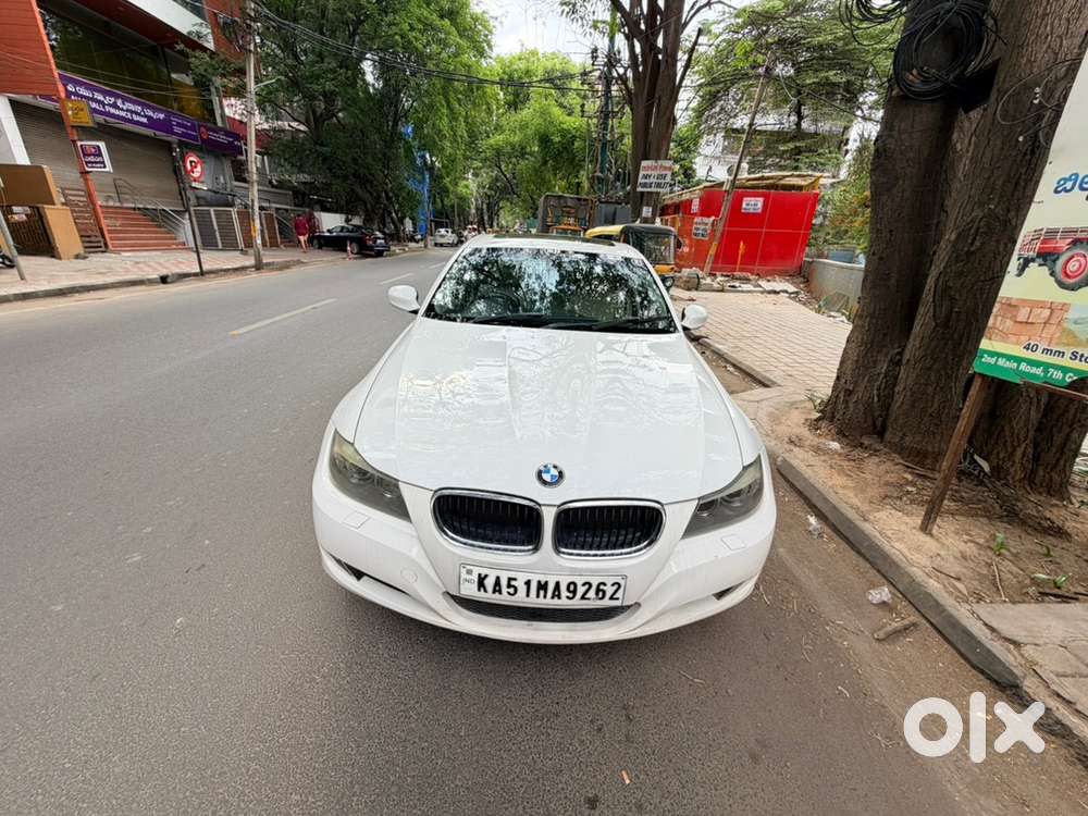 Bmw 3 Series 2011, Luxury Line