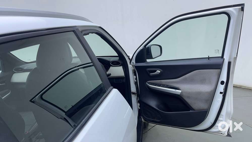 Nissan Magnite 1.0 Xv Executive, 2021, Petrol
